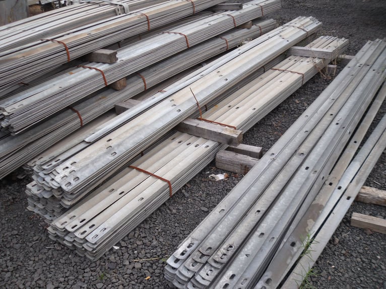 Słupki ogrodzeniowe ze stali