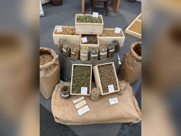 Regionální seno z lucerny, cobs, pelety z lucerny, pelety, cobs, pelety z alfalfa, BigBags / pytle E