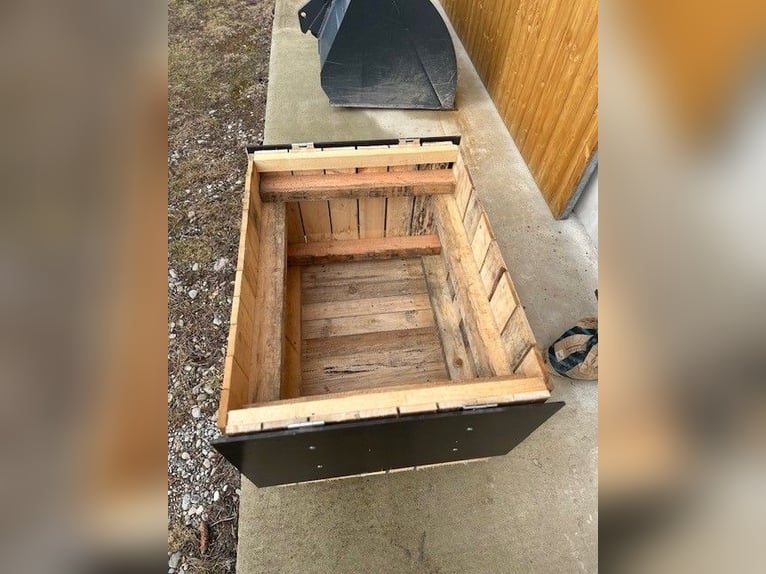 Hok na siano z pokrywą lub bez pokrywy