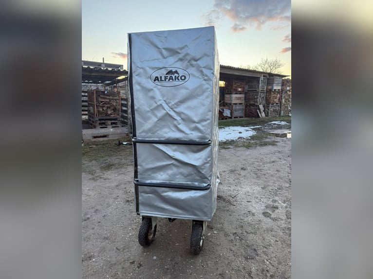 Alfako Maxi Prestige Szafa na konie do turniejów, w komplecie 2 pokrowce i wysokiej jakości szafa