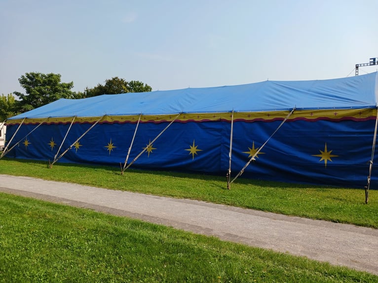 Pferde Stall zu verkaufen. 