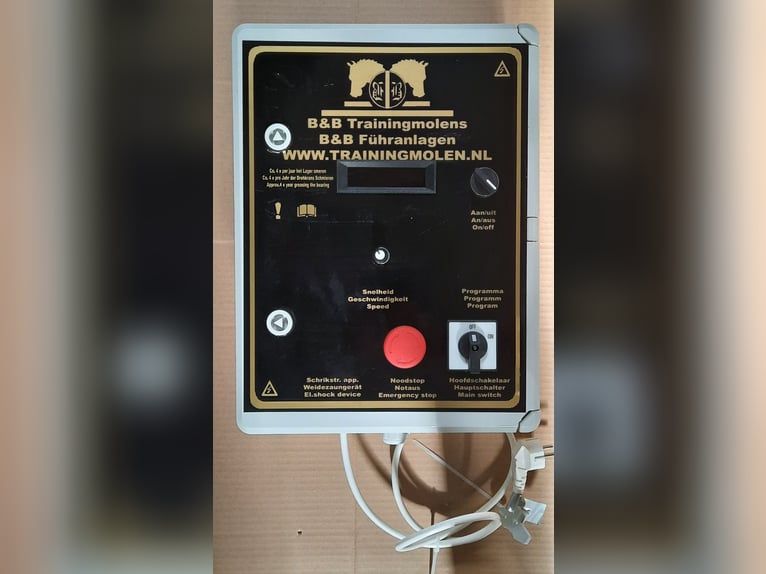 Toren do koni, automatyczny wyciąg koni, chodnik dla koni, urządzenie do prowadzenia koni, marcheur 