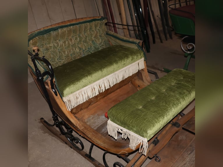 Carrozza antica per cavalli, carrozza, decorazione storica, retrò