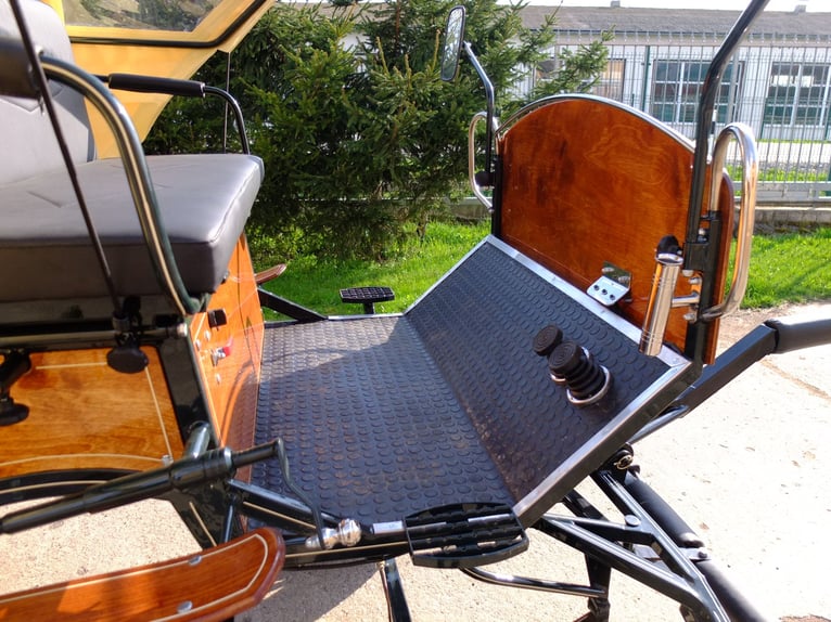 Nuovo carro trainato da trattore