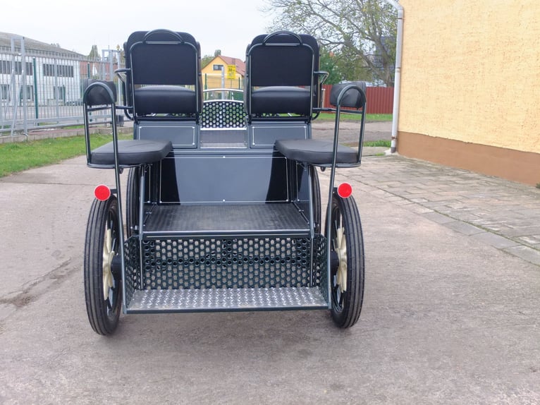 Nuovo carro per scuola di equitazione