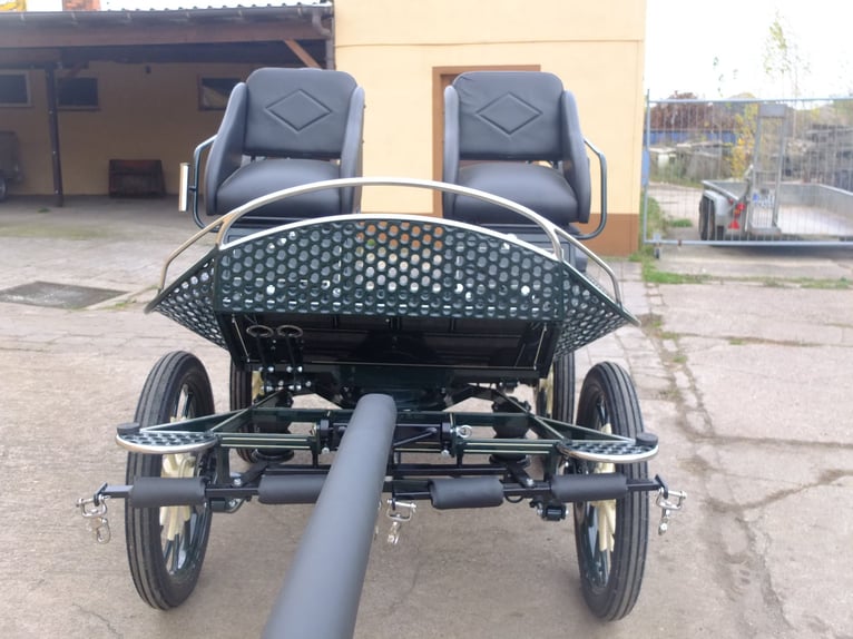 Nuovo carro per scuola di equitazione