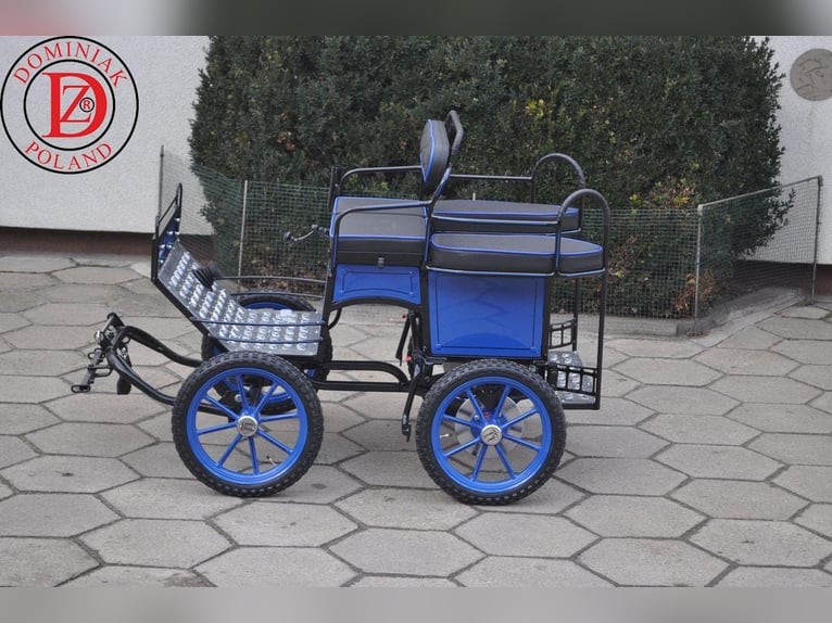 Carrozza per pony tipo 122  
Peso: 88 kg  
Larghezza della scarpata: 90 cm  
Ruote: 12" x 12"