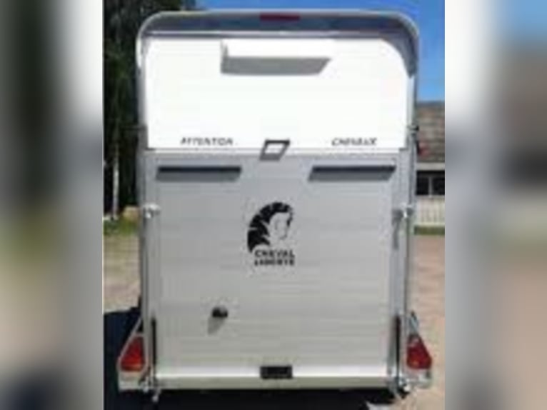 CL Touring Country: uscita frontale, equipaggiamento completo