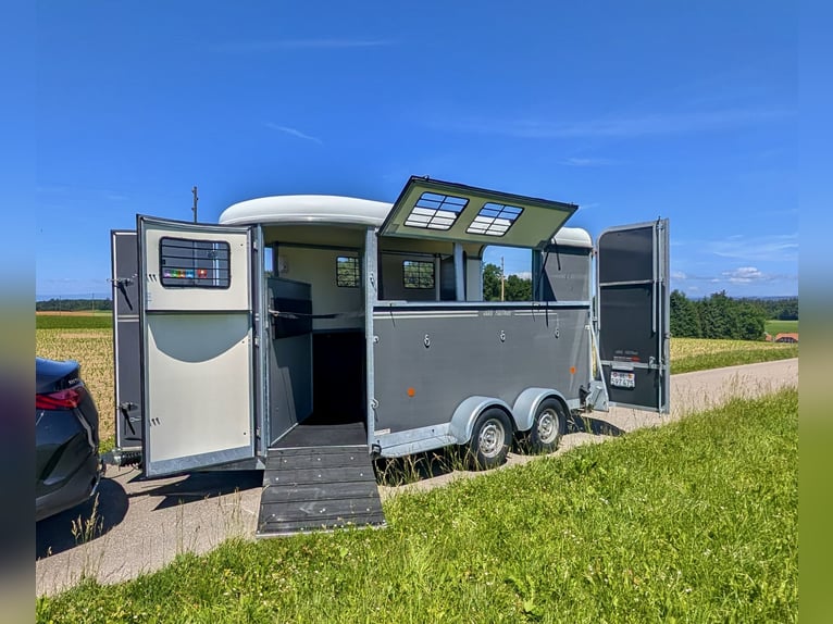 Carrello per trasporto di 3 cavalli del marchio premium Fautras Oblic +3 con accesso inclinato