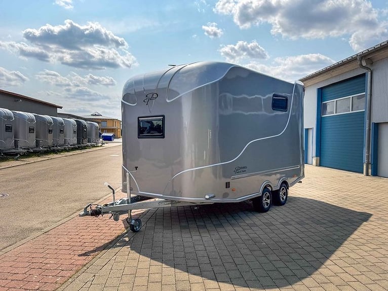 Carrello traino per 3 cavalli, 3,5 tonnellate, trasporto cavalli con alloggio abitabile e doccia, tr