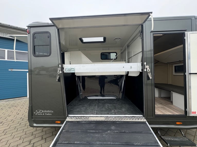Pferdeanhänger Pferdetransporter DT Trailer 2 Pferde mit Wohnung/Sattelschrank Viehtransporter