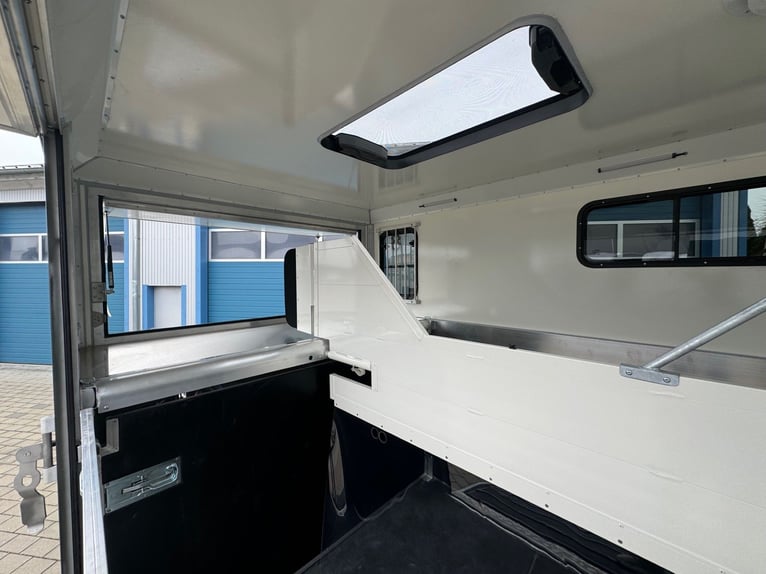 Pferdeanhänger Pferdetransporter DT Trailer 2 Pferde mit Wohnung/Sattelschrank Viehtransporter