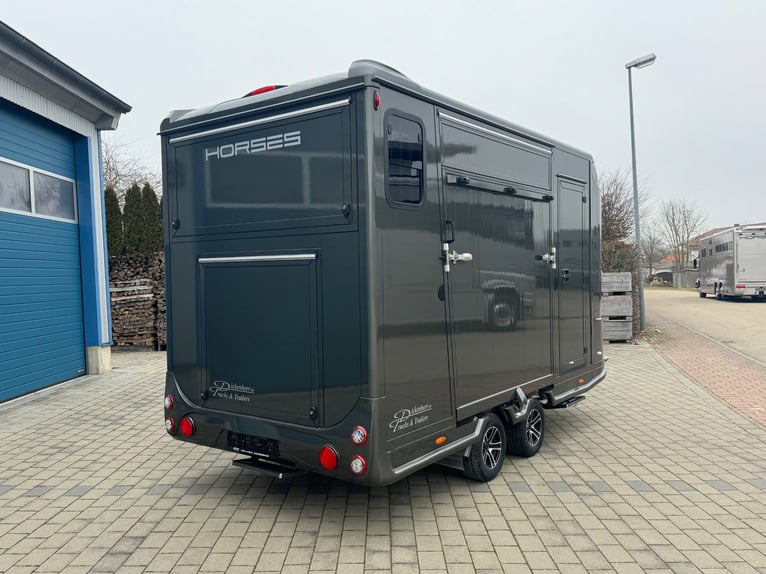 Pferdeanhänger Pferdetransporter DT Trailer 2 Pferde mit Wohnung/Sattelschrank Viehtransporter