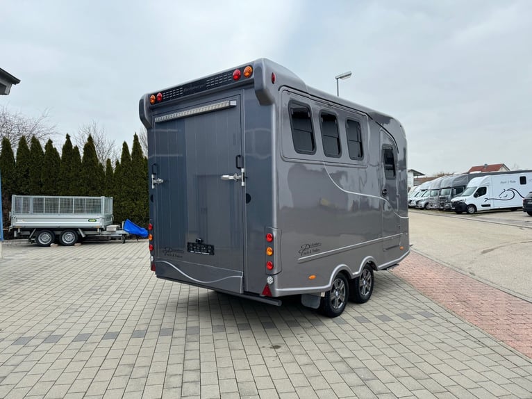 Pferdetransporter Pferdeanhänger 3,5t DT Trailer 3Pferde mit Wohnung Wohnabteil mit Dusche 