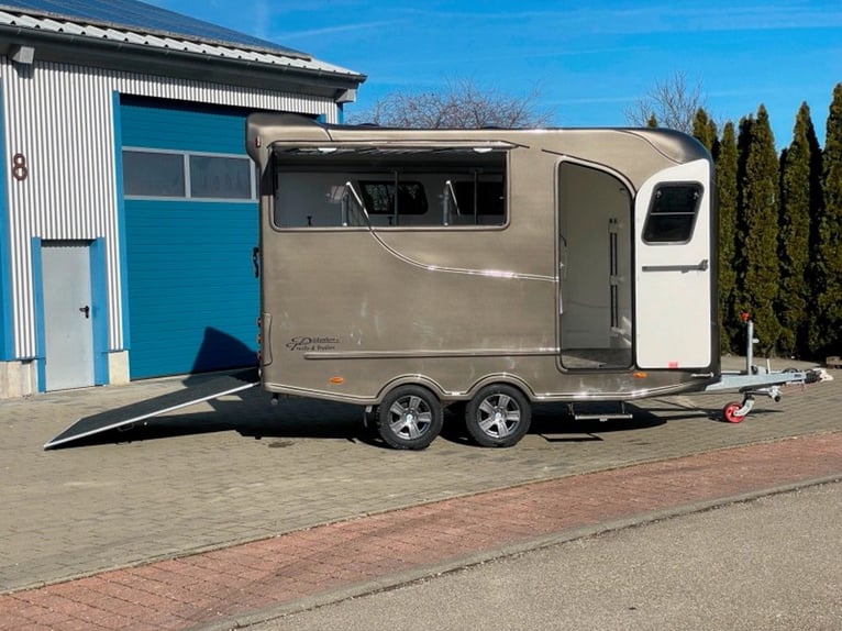 Pferdetransporter Pferdeanhänger DT Trailer 3 Pferde mit Großer Sattelkammer Paardentrailer Anhänger