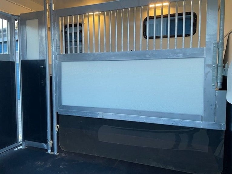 Pferdetransporter Pferdeanhänger DT Trailer Hengst mit Wohnung Horsetrailer 