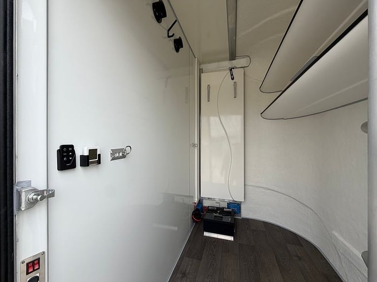 Trailer per cavalli con 2 rampe, climatizzato, cabina equina autonoma, stallone, trasporto cavalli, 