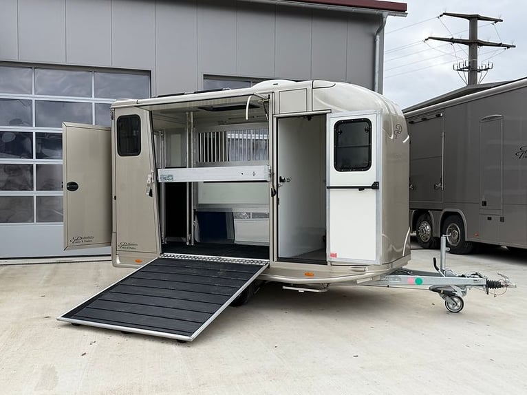 Trailer per cavalli con 2 rampe, climatizzato, cabina equina autonoma, stallone, trasporto cavalli, 