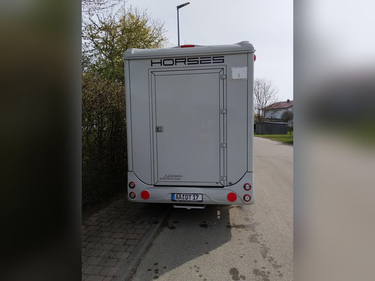 Trasporto per cavalli, rimorchio per cavalli DT Trailer, stallone con alloggio, roulotte per cavalli