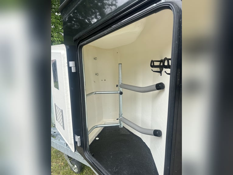 Carrello per cavalli ANSEMS D20 | Prima immatricolazione 03/2024 | Portata massima 2.000 kg | Comple