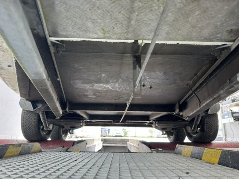 Carro traino Böckmann XL in alluminio con pianale per 2 cavalli