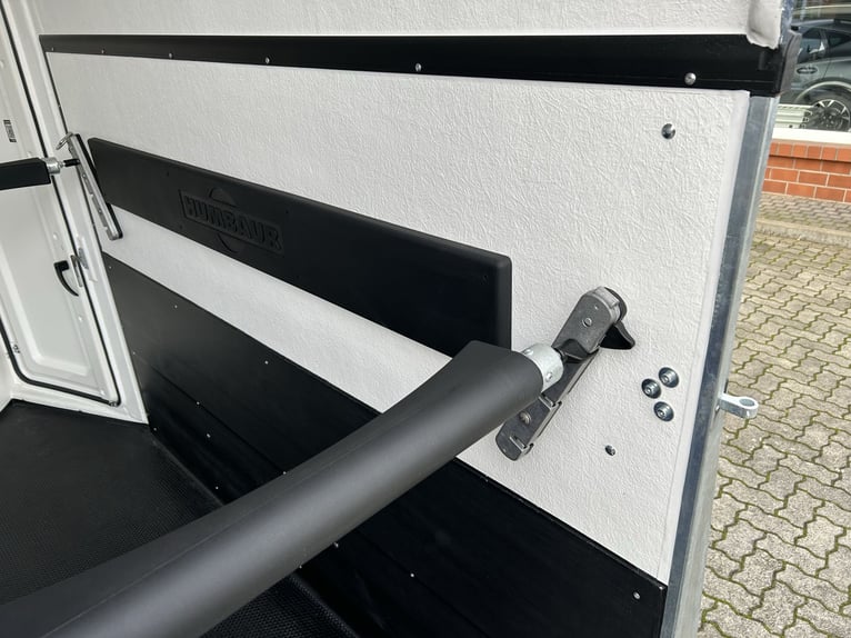 Humbaur Pferdeanhänger Pegasus Style 2700 S 2,7t Sattelkammer 100km/h Dark Blue