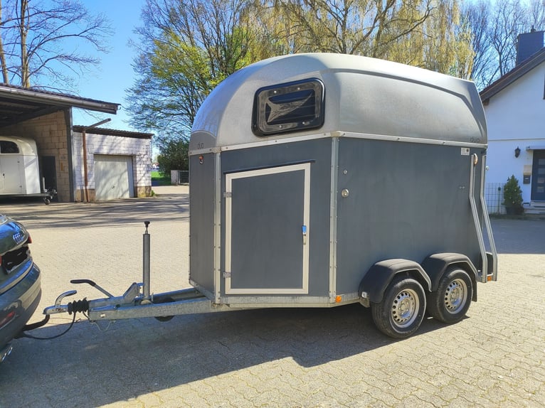 Trailer per il trasporto di cavalli Böckmann Duo Esprit CG / Immatricolato 05/2017 / 2000 kg / Revis