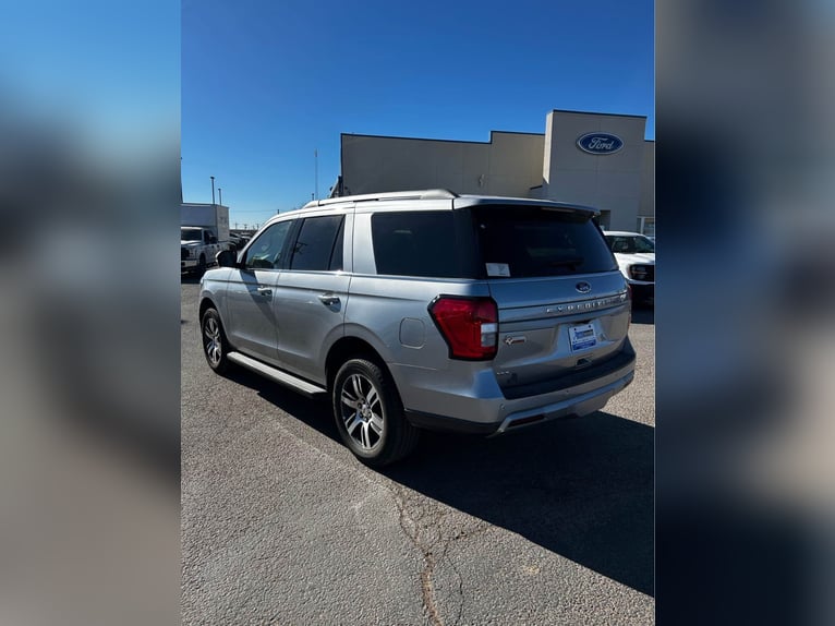 2024 ford expedition XLT 4x2