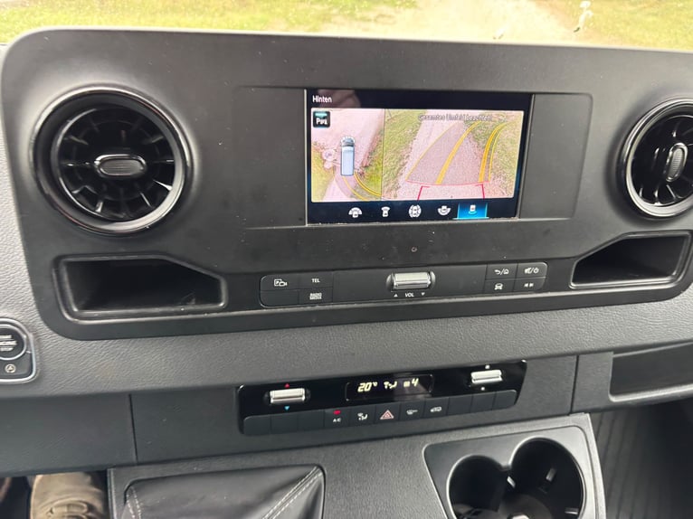 Trasporto cavalli Mercedes Sprinter 200 CV, allestimento 2026, con 5 posti