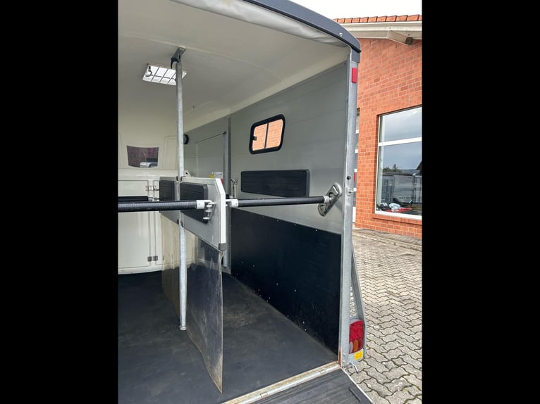 Böckmann Portax E Pferdeanhänger 2,4t Satttelkammer 100km/h Hecktür schwenkbar 