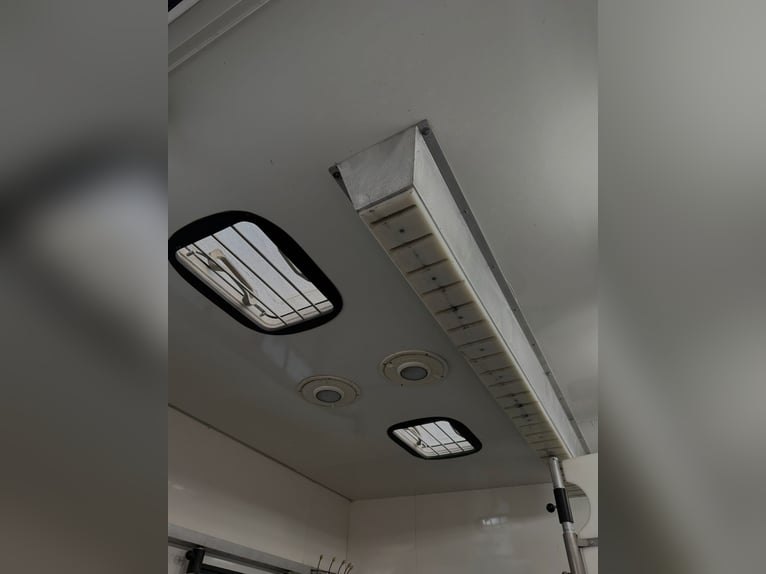 Carrello per 4 cavalli con area sociale