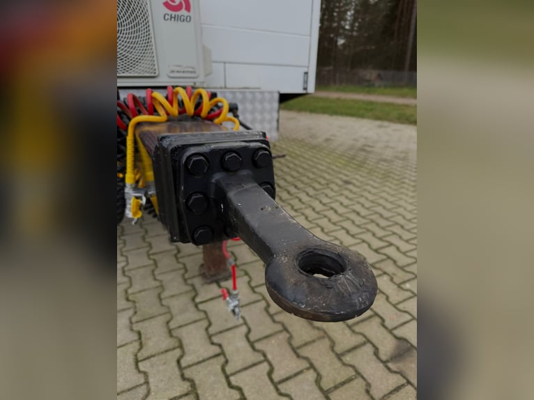 Carrello per 4 cavalli con area sociale