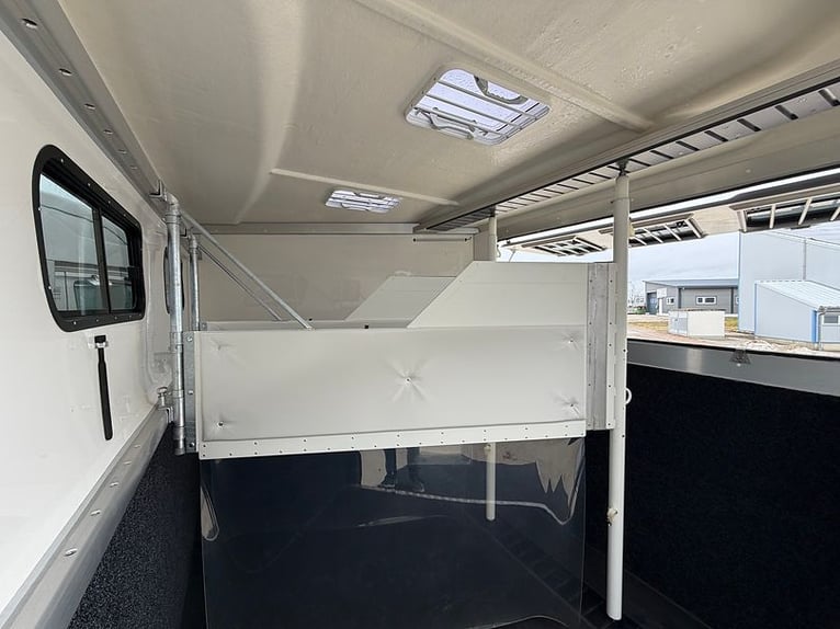 Carrello per il trasporto di 3 cavalli, modello Big Space, con stalla per selle, rimorchio per caval