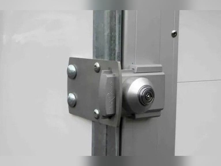 Carrello rimorchio furgonato Debon Roadster 700 – Doppio assale, 2600 kg, grande volume