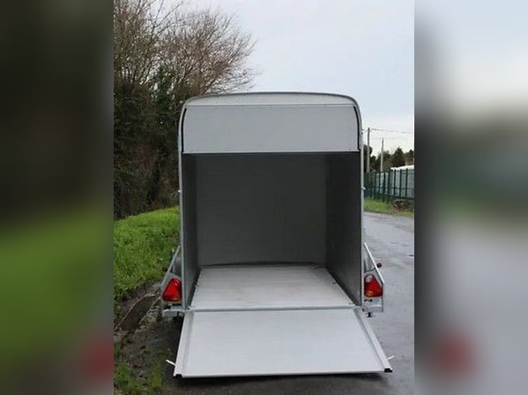 Carrozza furgonata Debon Roadster 400 – 1300 kg, spaziosa, robusta e versatile