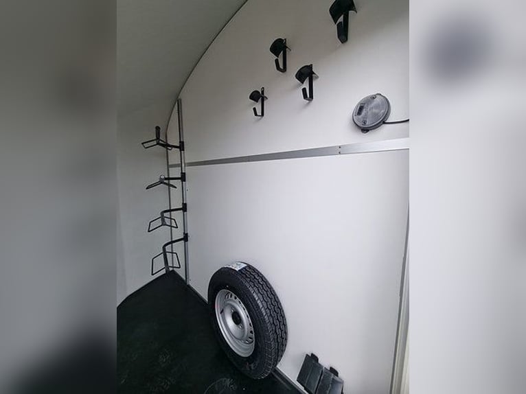 Carrozza per cavalli Liberté Maxi 4 – con rampa laterale e selleria integrata