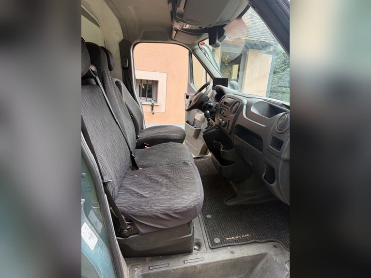 Camion per trasporto cavalli Renault Master ACR con box, in ottime condizioni