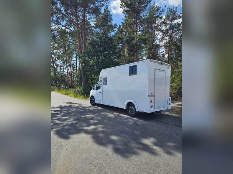 Carrozza Renault Master versione Ogier, 5 posti seduti