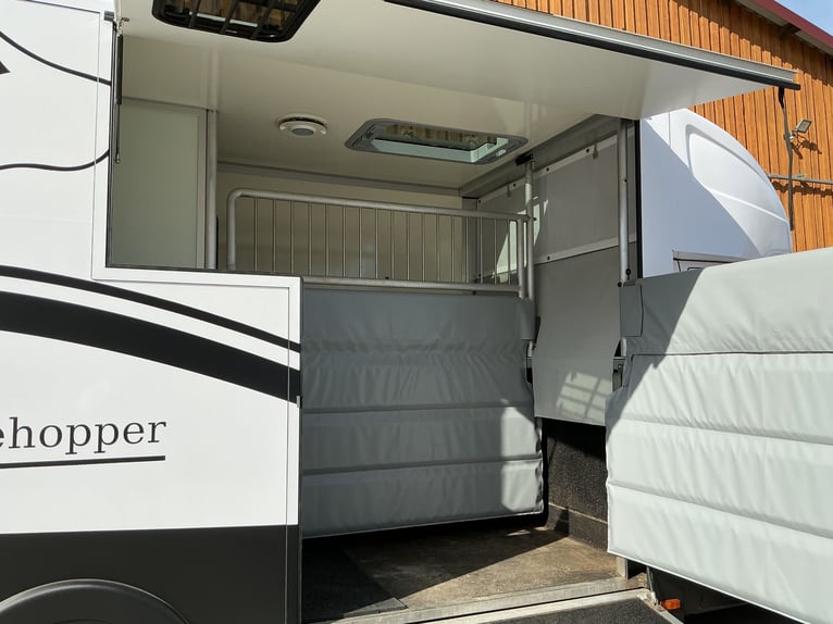Renault Master con allestimento multifunzionale MSG-Stablehopper, cambio automatico, 3,5 tonnellate
