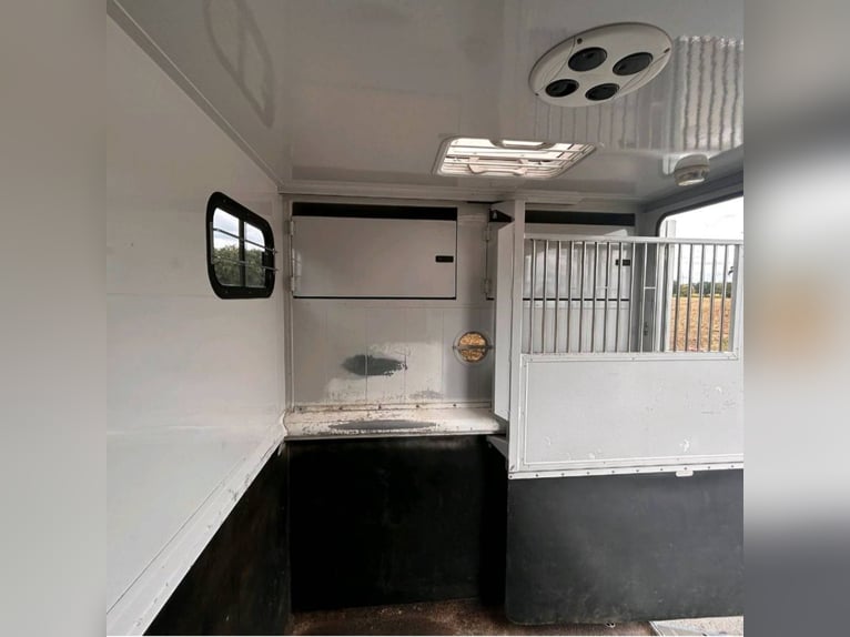 Renault Master II - Stallion Prospectus