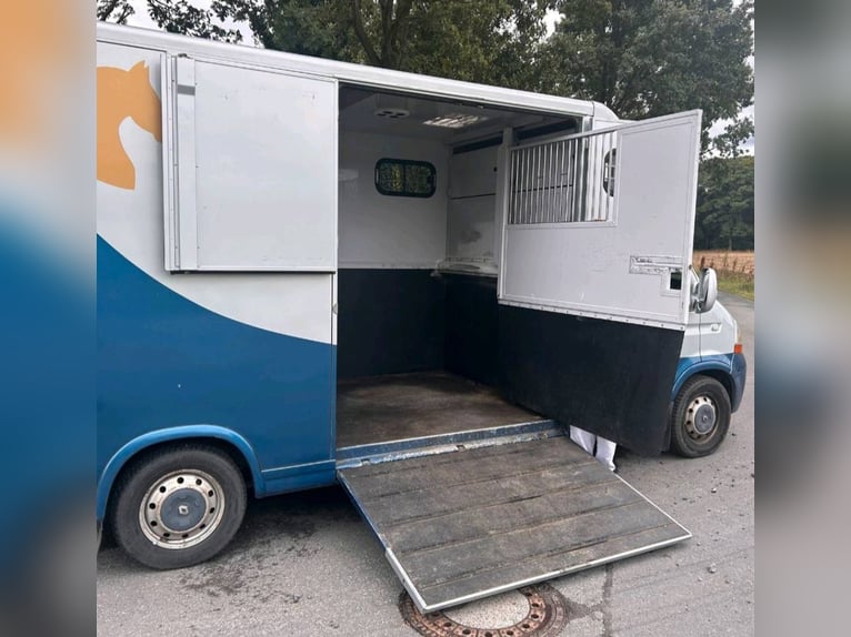 Renault Master II - Stallion Prospectus
