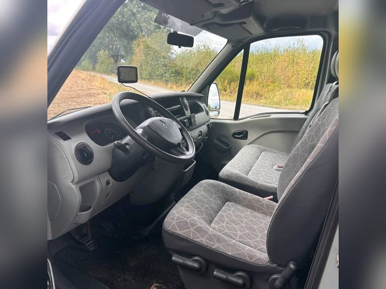 Renault Master II - Stallion Prospectus