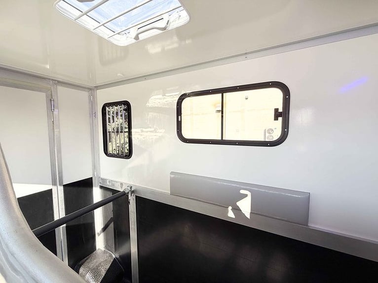 Trasportatore di cavalli Renault Master, nuovo modello 2 Ride automatico, autista, Horsetruck, Horse