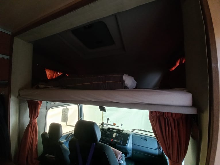 Camion per trasporto cavalli con living a buon prezzo, in vendita urgente a causa di imminente sosti