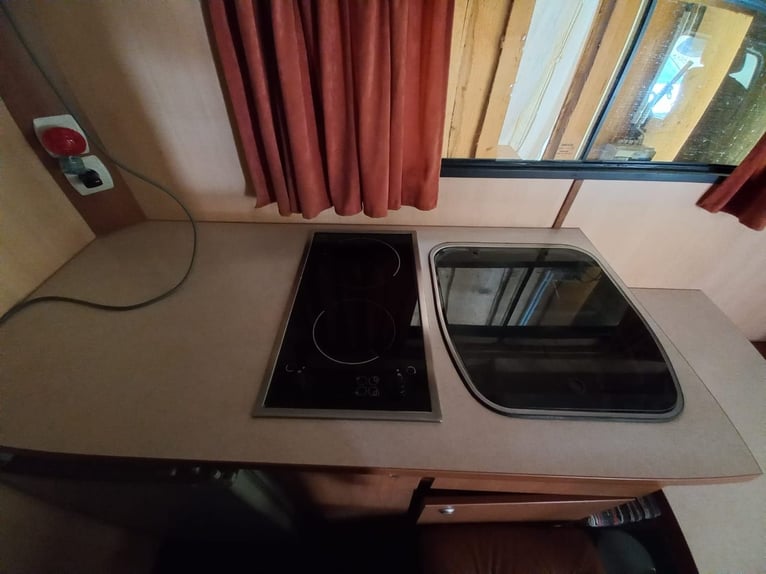 Camion per trasporto cavalli con living a buon prezzo, in vendita urgente a causa di imminente sosti