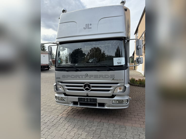 MB Atego 818 | Spazio abitativo pop-out | Prima mano | Solo 57.000 km | Riscaldamento autonomo | Cli