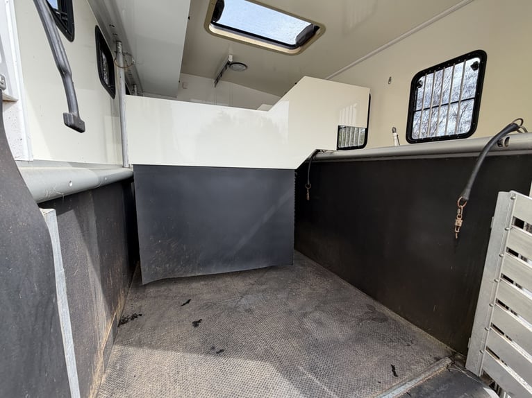 MB Atego 818 | Spazio abitativo pop-out | Prima mano | Solo 57.000 km | Riscaldamento autonomo | Cli