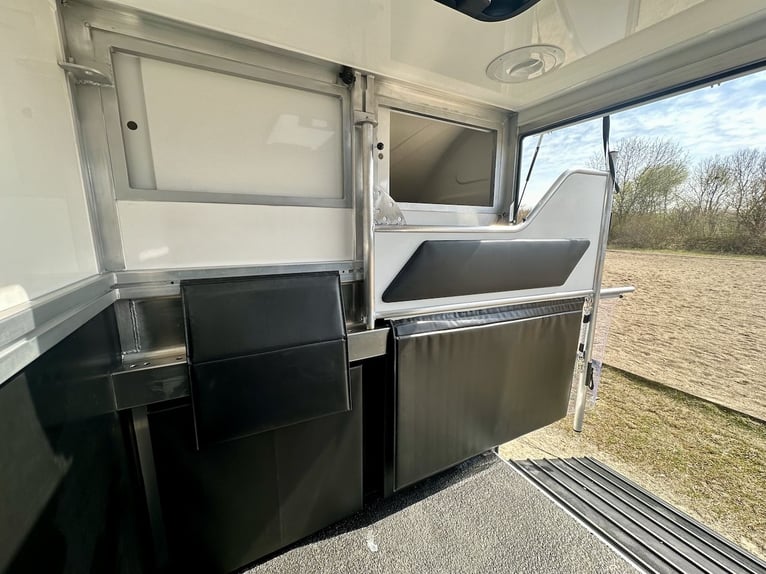 Mercedes-Benz 419 Sprinter 2-Box Stall Transporter RJH Sport 3,5 t camion
