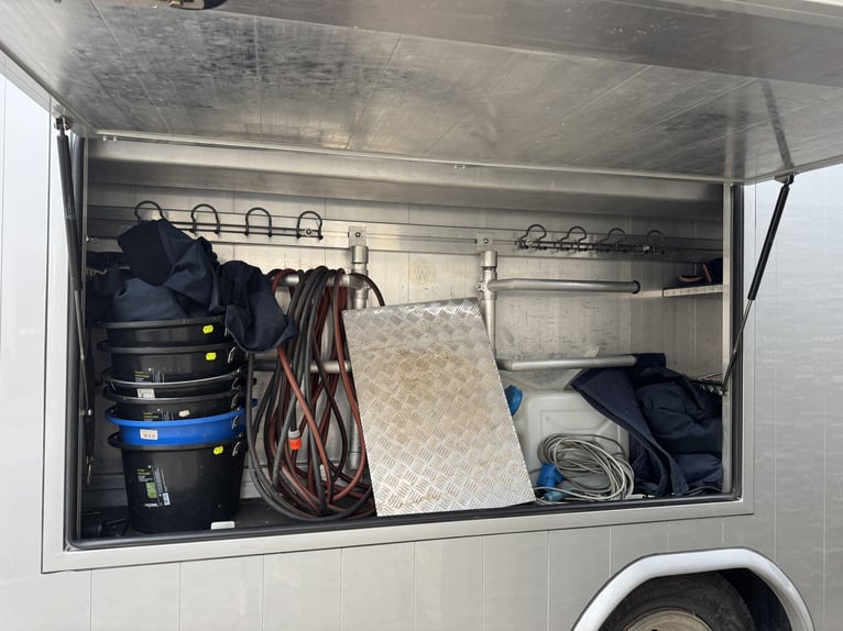 Mercedes-Benz 817 Trasporto cavalli – per 4 cavalli – con alloggio abitabile