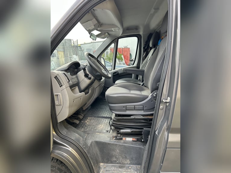 Peugeot Boxer da 3,5 tonnellate, 157 CV